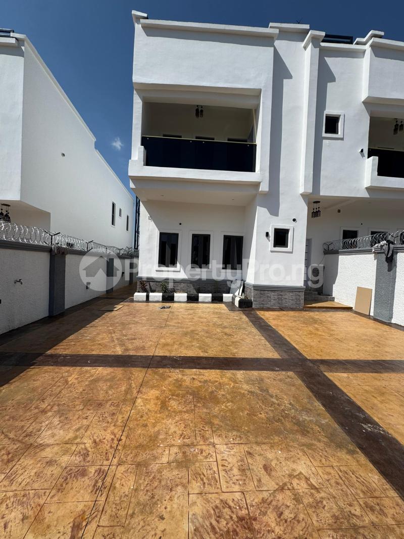 4 bedroom House for sale Von Road Airport Road, Lugbe Abuja