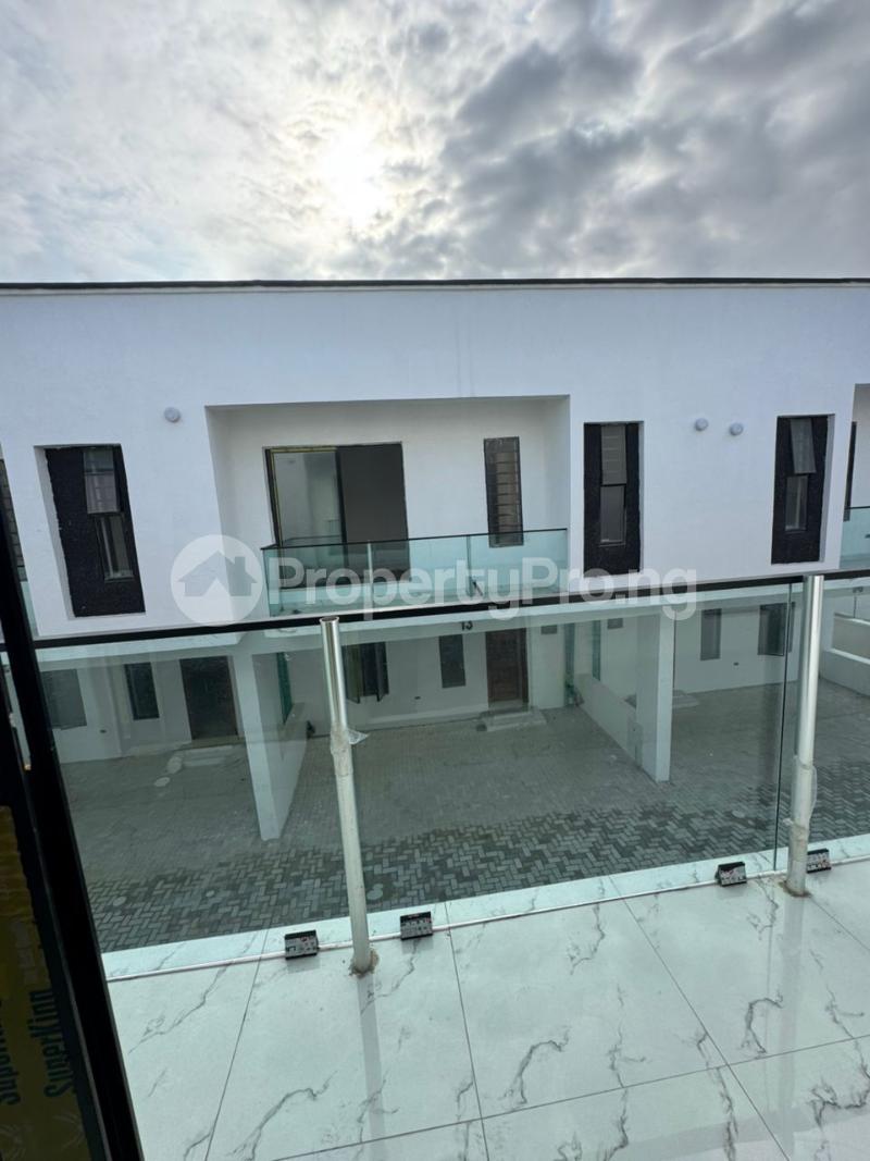 4 bedroom House for rent Orchid Road Lekki Lagos