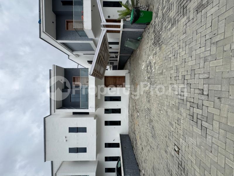 4 bedroom House for sale Harris Drive, Before Vgc 2nd Toll Gate Lekki Lagos