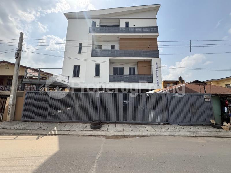 4 bedroom Flat / Apartment for sale Obanikoro Kosofe Kosofe/Ikosi Lagos