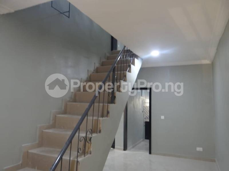 4 bedroom House for rent Off Iwaya Road. Onike Yaba Lagos