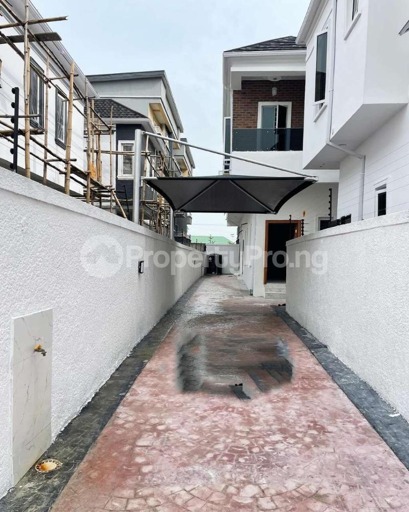 4 bedroom House for sale 2nd Toll Gate Lekki Lagos
