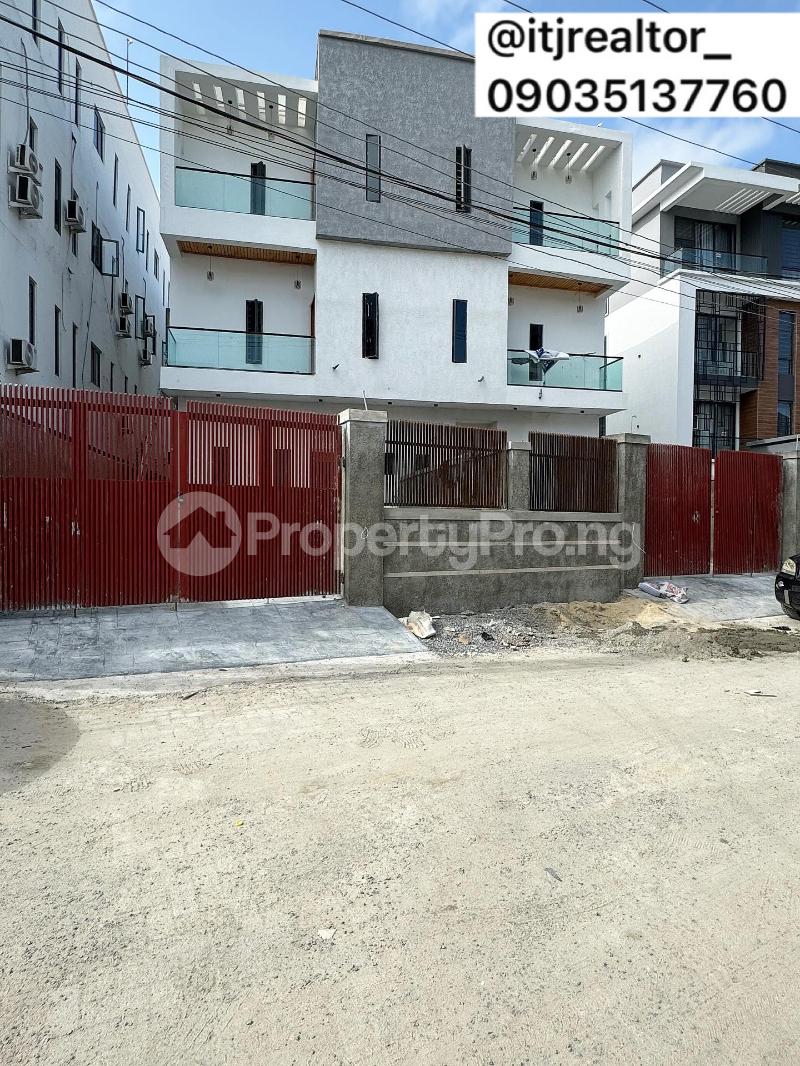 4 bedroom House for sale Ologolo Lekki Lagos