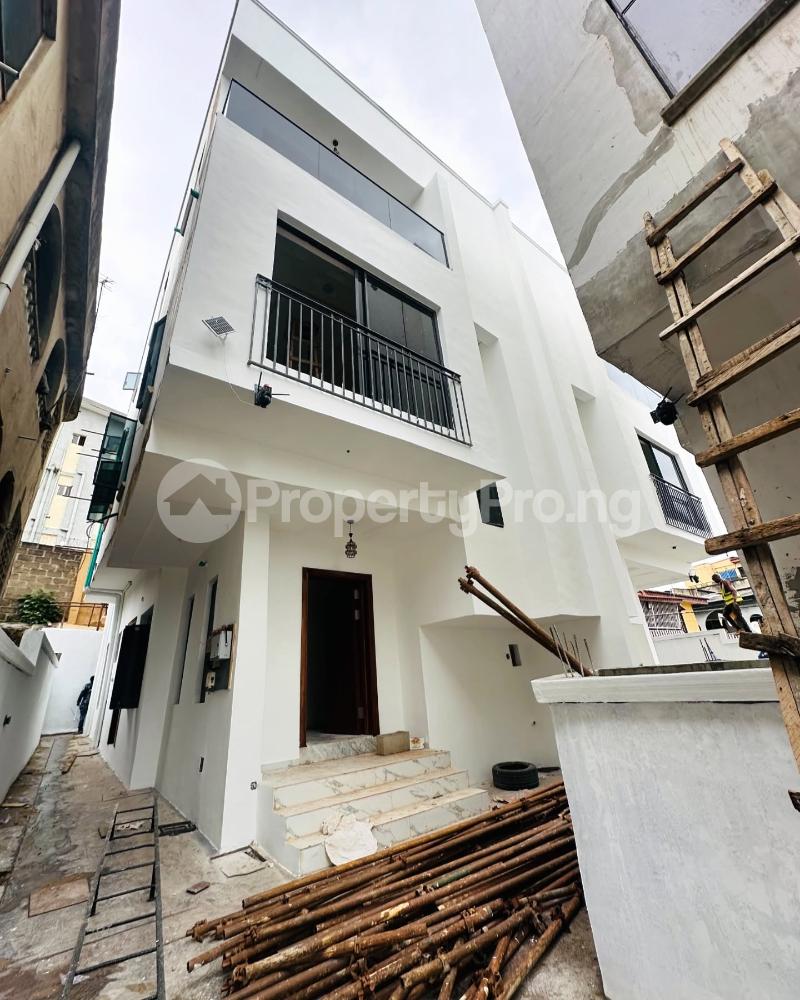 4 bedroom House for sale Magodo Ikeja Lagos