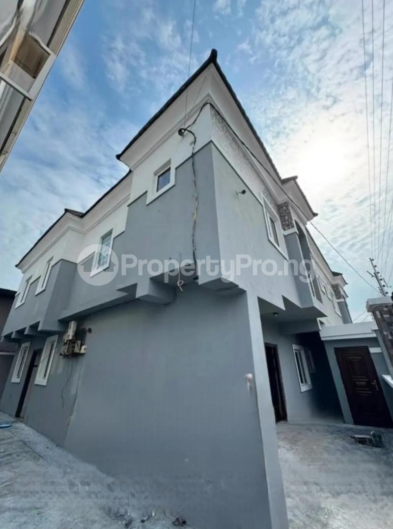 4 bedroom House for sale Surulere Lagos
