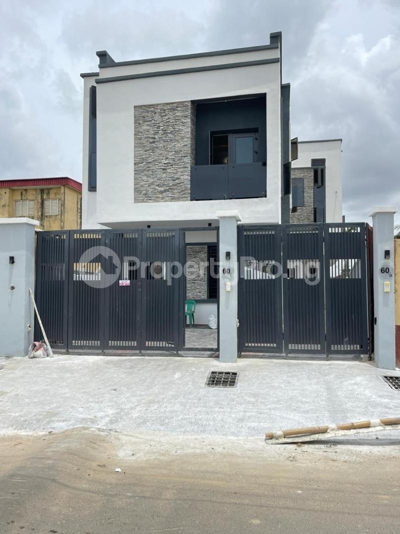 4 bedroom House for sale Surulere Lagos