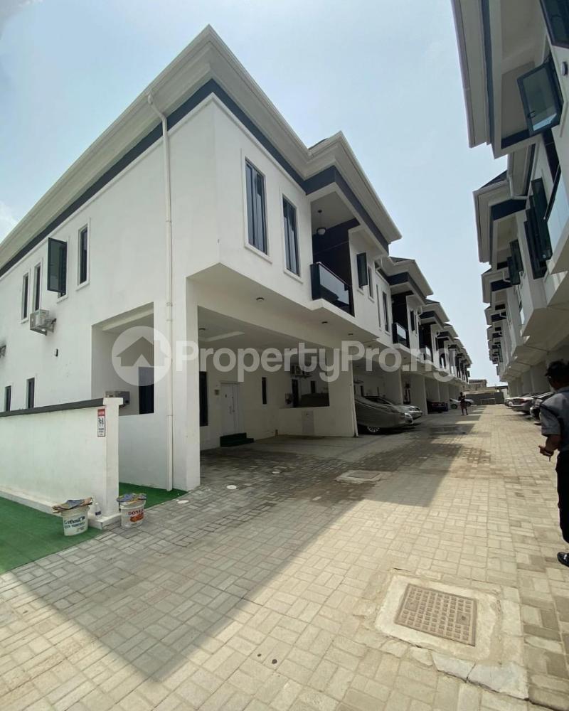 4 bedroom House for sale Orchid Road Lekki Lagos