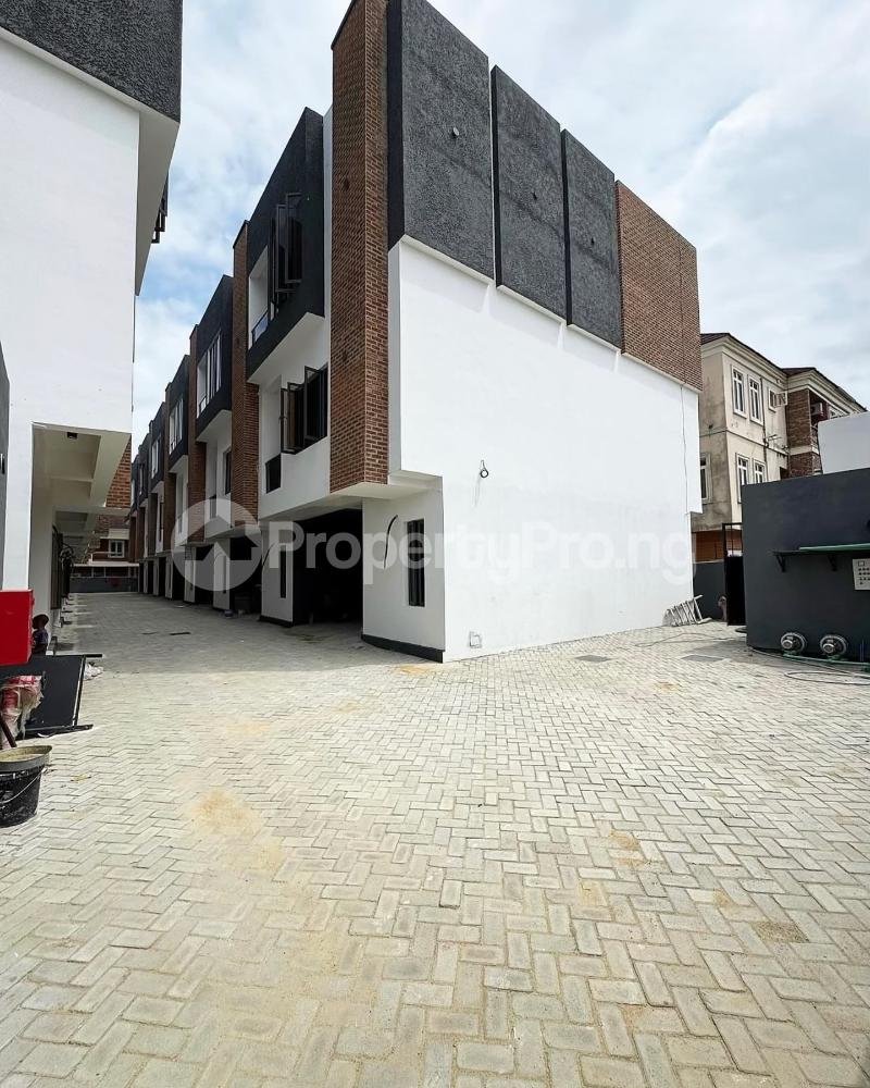 4 bedroom House for sale Ologolo Lekki Lagos