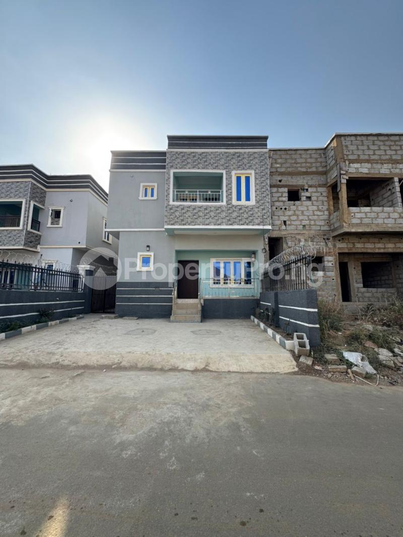 4 bedroom House for sale Airport Road Lugbe Abuja Lugbe Abuja