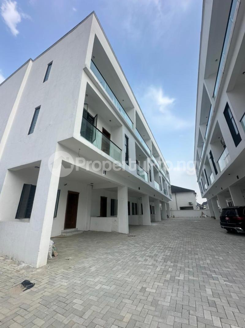 4 bedroom House for sale 2nd Toll Gate Lekki Lagos