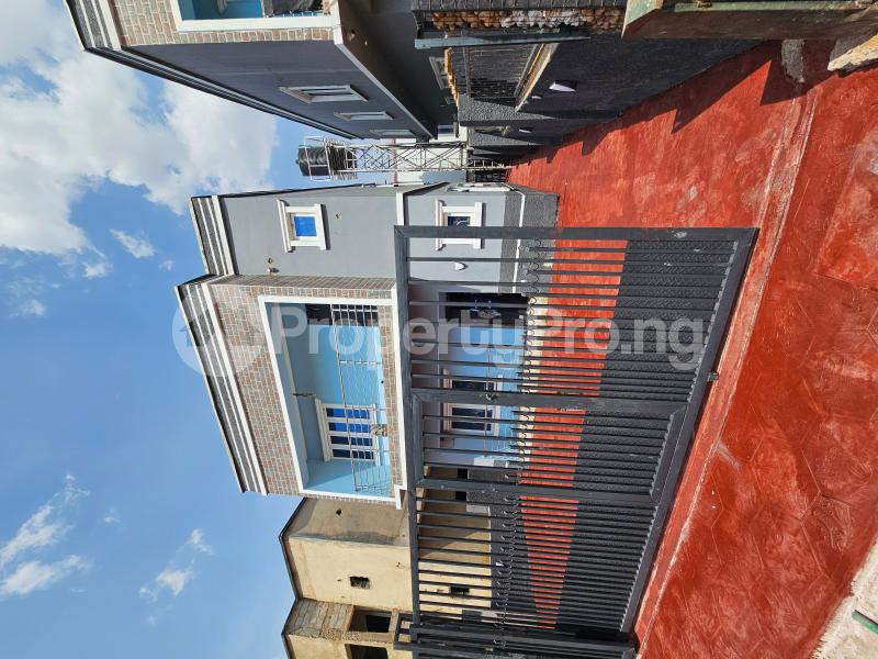 4 bedroom House for rent Along Von Garden Estate Road Lugbe Abuja