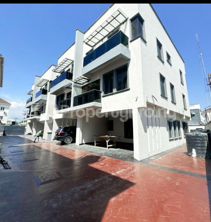 4 bedroom House for sale Platinum Way Jakande Lekki Lagos