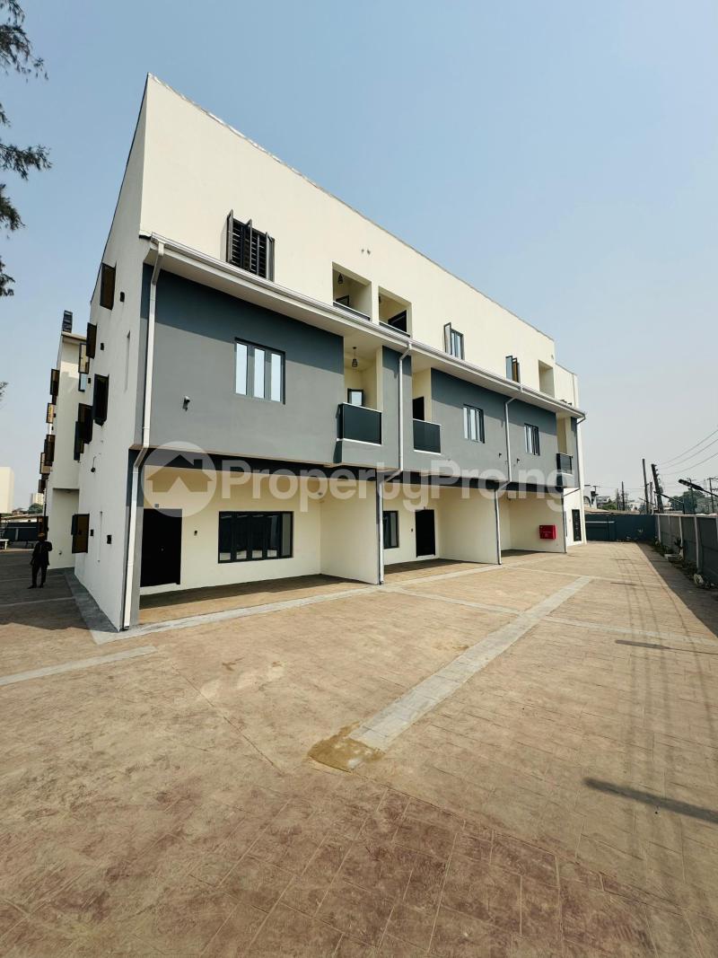 4 bedroom House for sale Surulere Lagos