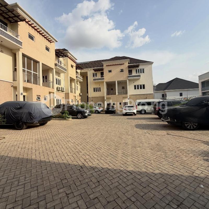 4 bedroom House for sale Guzape Abuja