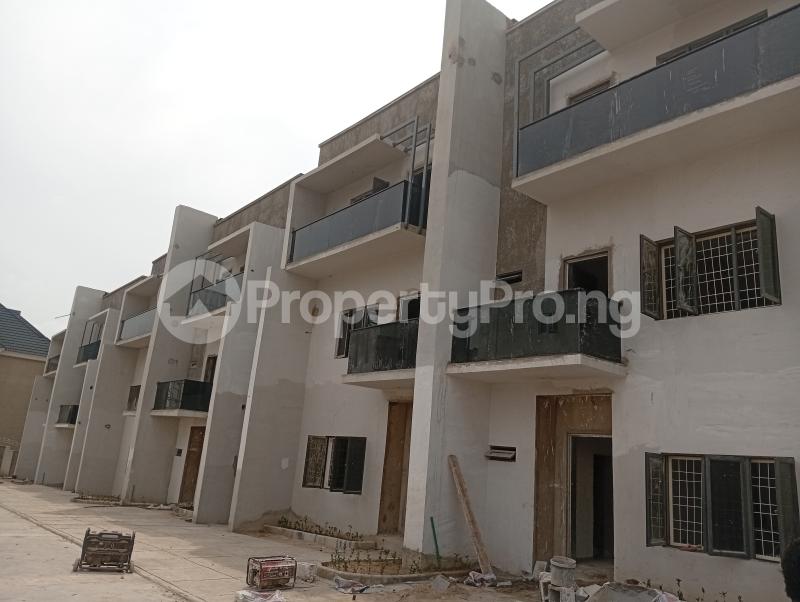 4 bedroom House for sale By Gilmore Tarred Road, Jahi Abuja