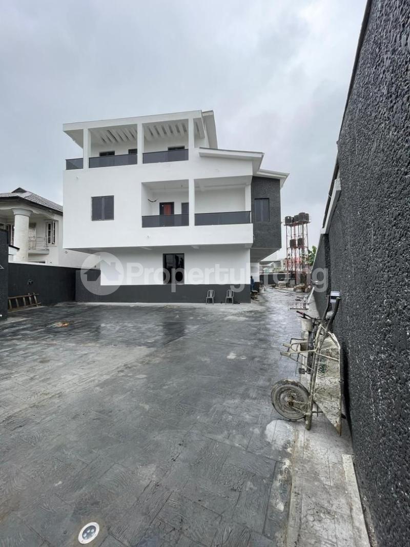 4 bedroom House for sale Surulere Lagos