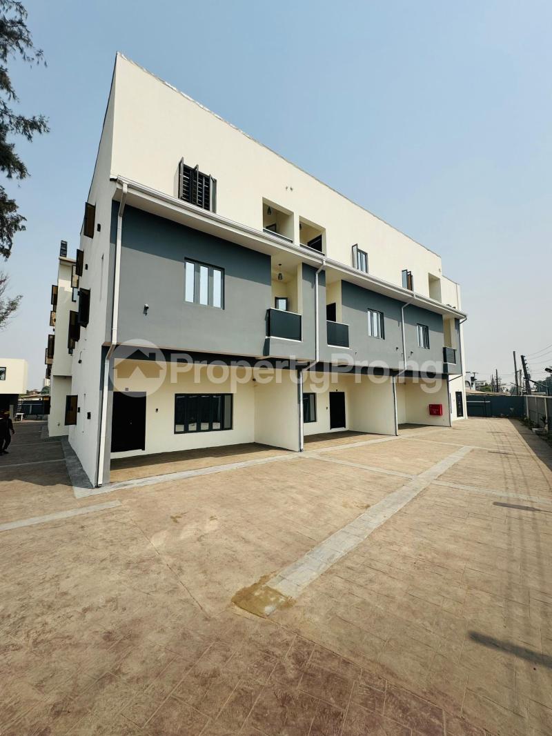 4 bedroom House for sale Surulere Lagos
