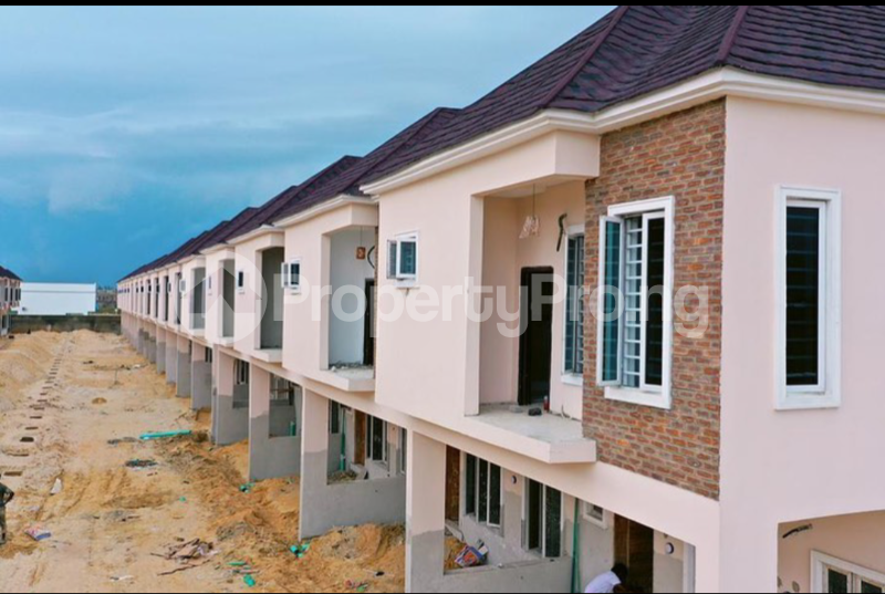 House for sale Orchid Hotel Road, Lafiaji Lekki. Lagos. Lekki Lagos
