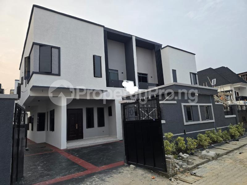 4 bedroom House for sale Opposite Sky Mall, Before Sangotedo Off Lekki-Epe Expressway Ajah Lagos