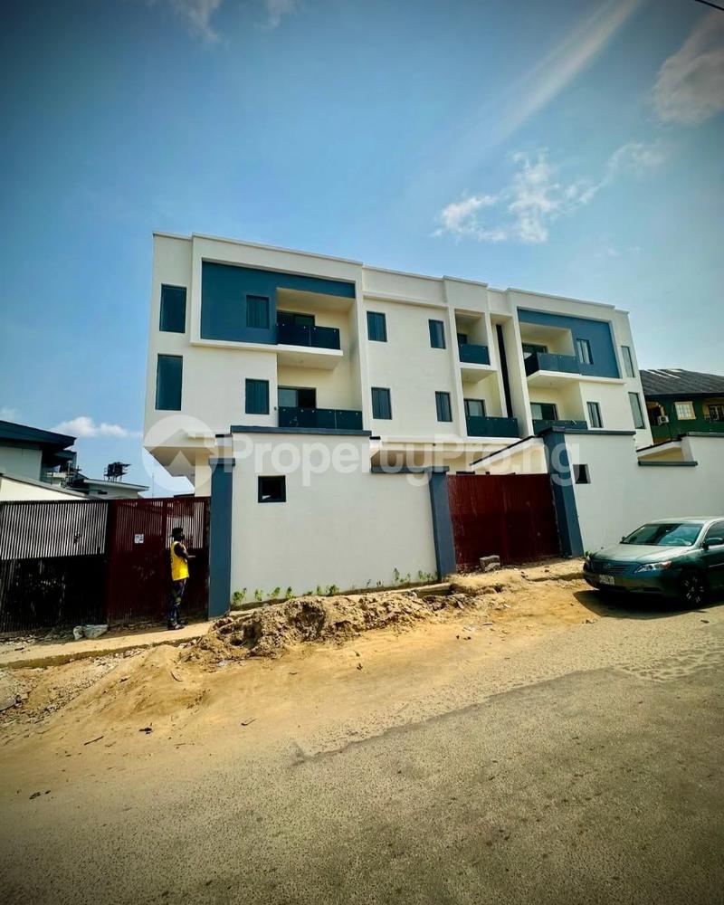 4 bedroom House for sale Obanikoro Shomolu Lagos