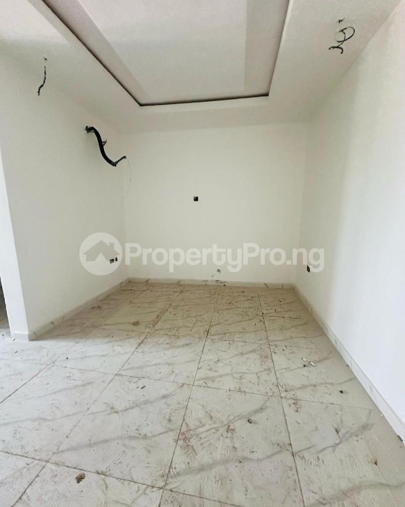 4 bedroom House for sale Obanikoro Shomolu Lagos