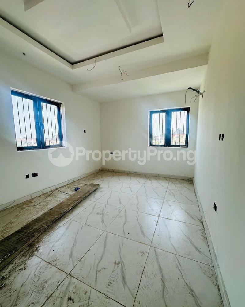 4 bedroom House for sale Obanikoro Shomolu Lagos