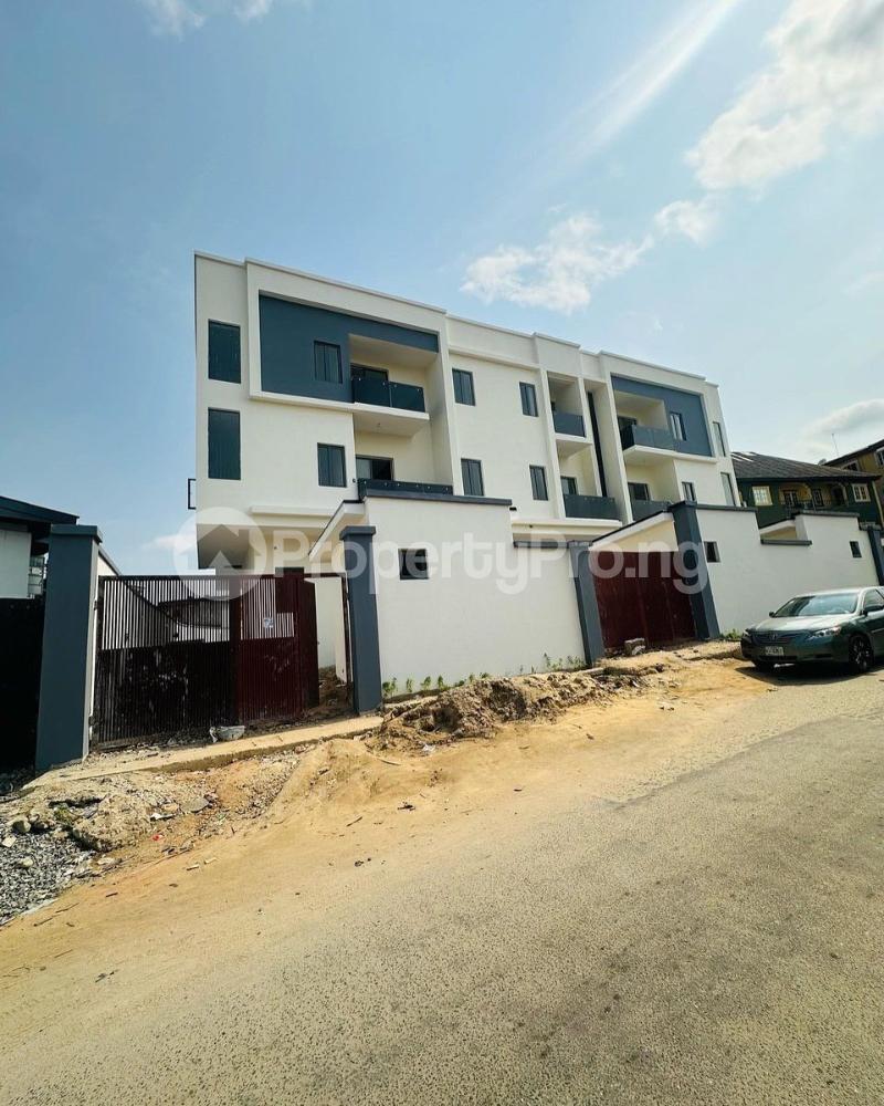 4 bedroom House for sale Obanikoro Shomolu Lagos