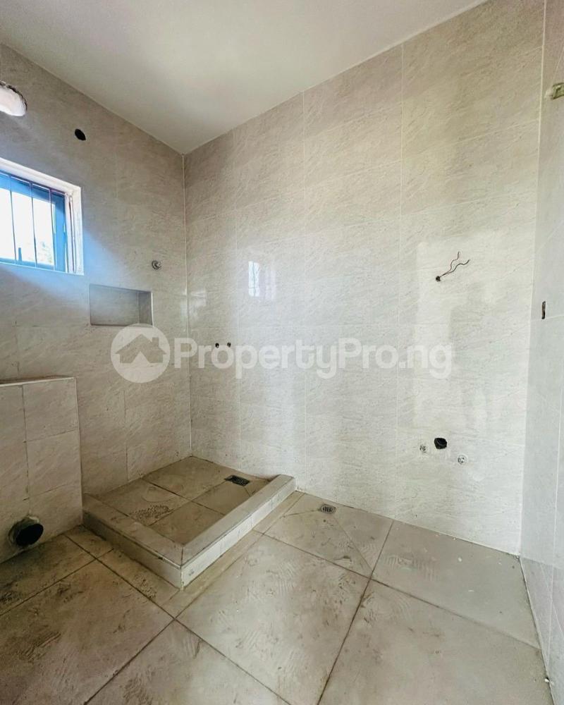 4 bedroom House for sale Obanikoro Shomolu Lagos