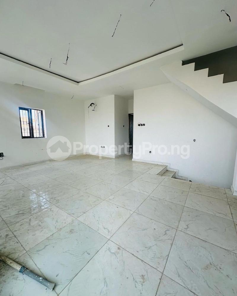 4 bedroom House for sale Obanikoro Shomolu Lagos
