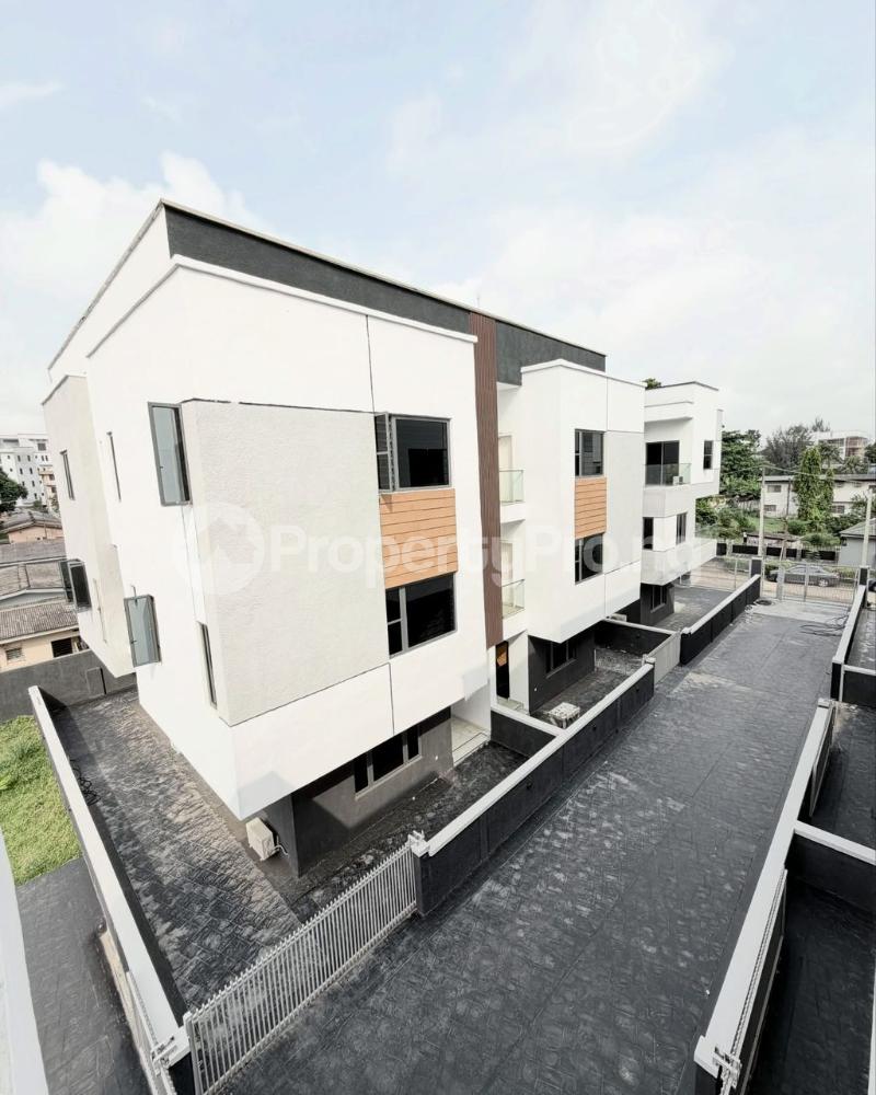 4 bedroom House for sale Adeniyi Jones, Ikeja Lagos