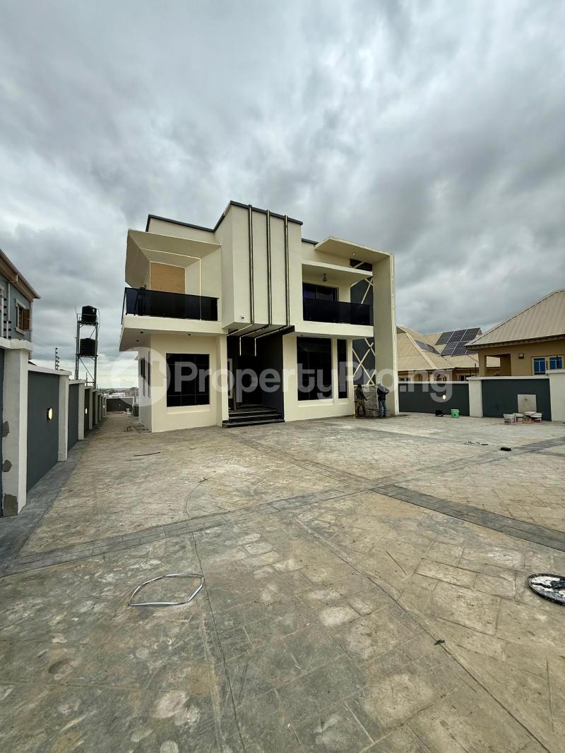 4 bedroom House for sale Calton Gate, Akobo Ibadan Oyo