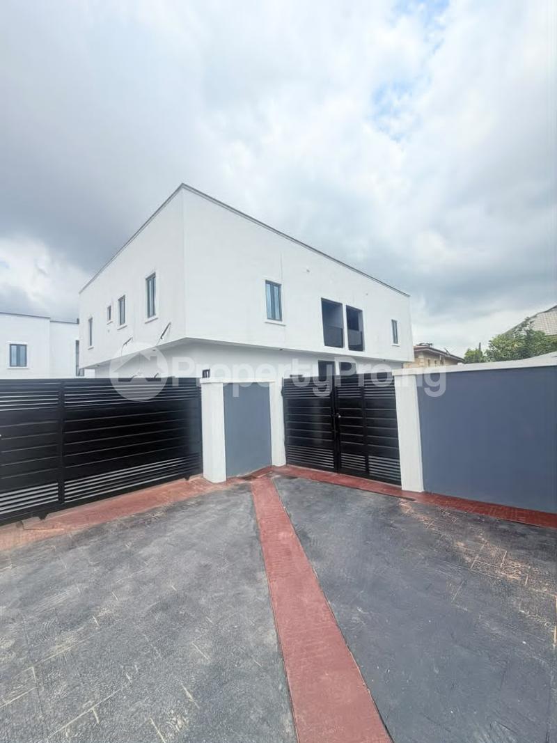4 bedroom House for sale Magodo Kosofe/Ikosi Lagos