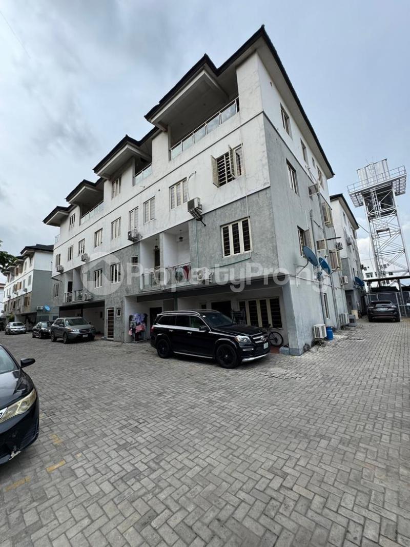 4 bedroom House for sale Surulere Lagos
