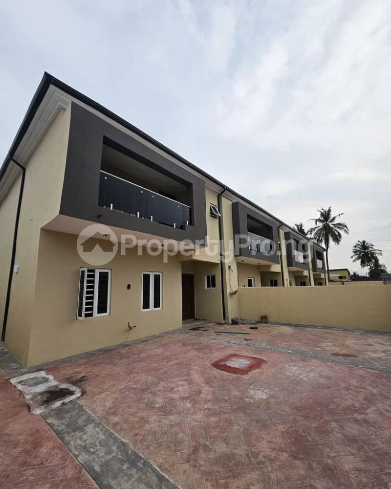 4 bedroom House for sale Estate Dopemu Cement Agege Lagos