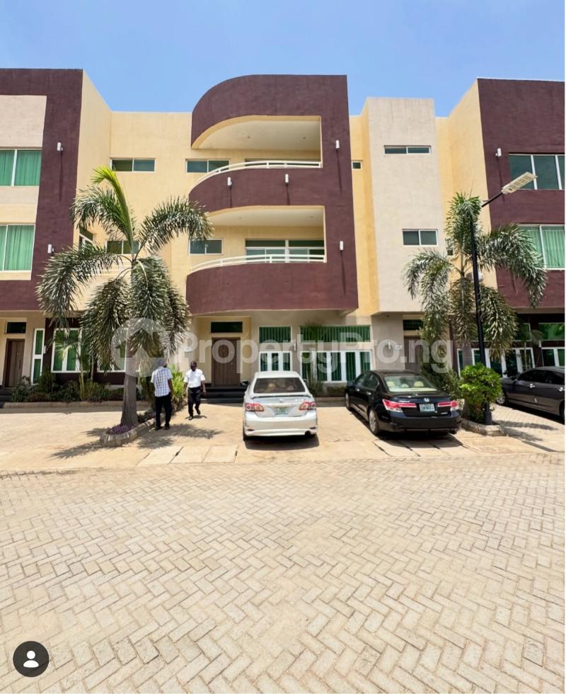 4 bedroom House for rent (tarred Access Road) Katampe Main Abuja