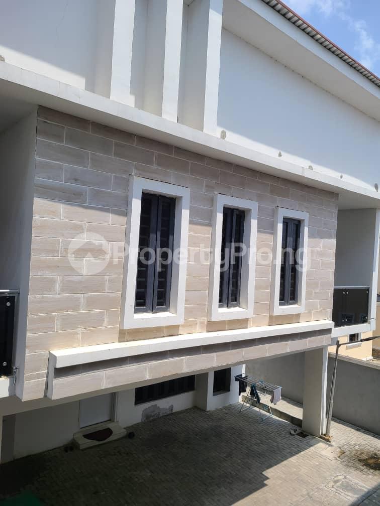 4 bedroom House for sale Orchid Road Cresent Estate chevron Lekki Lagos
