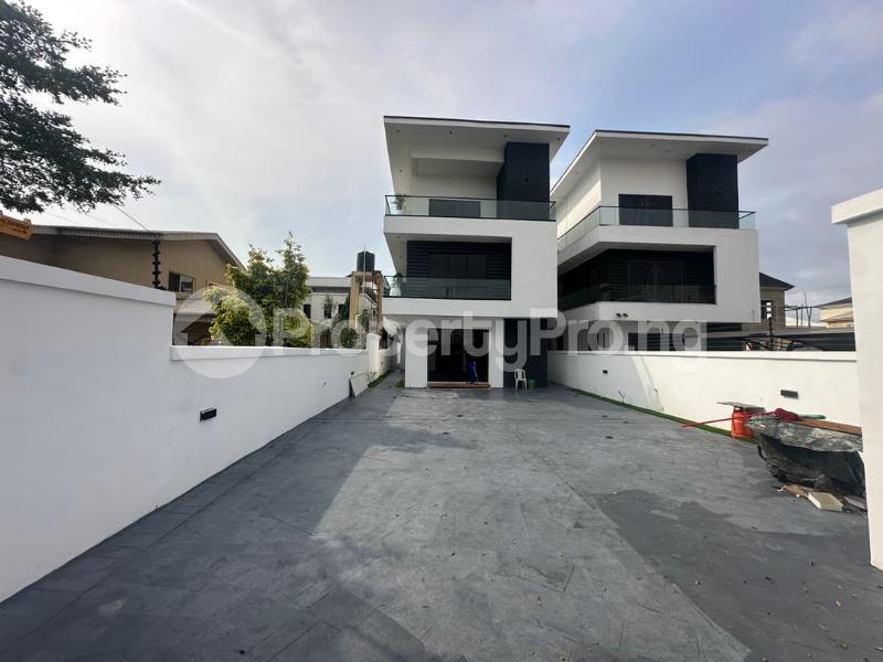 5 bedroom House for sale New Road Lekki Lagos