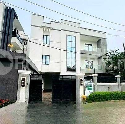 5 bedroom House for sale Omofade Crescent, Omole Phase 1, Ikeja Lagos