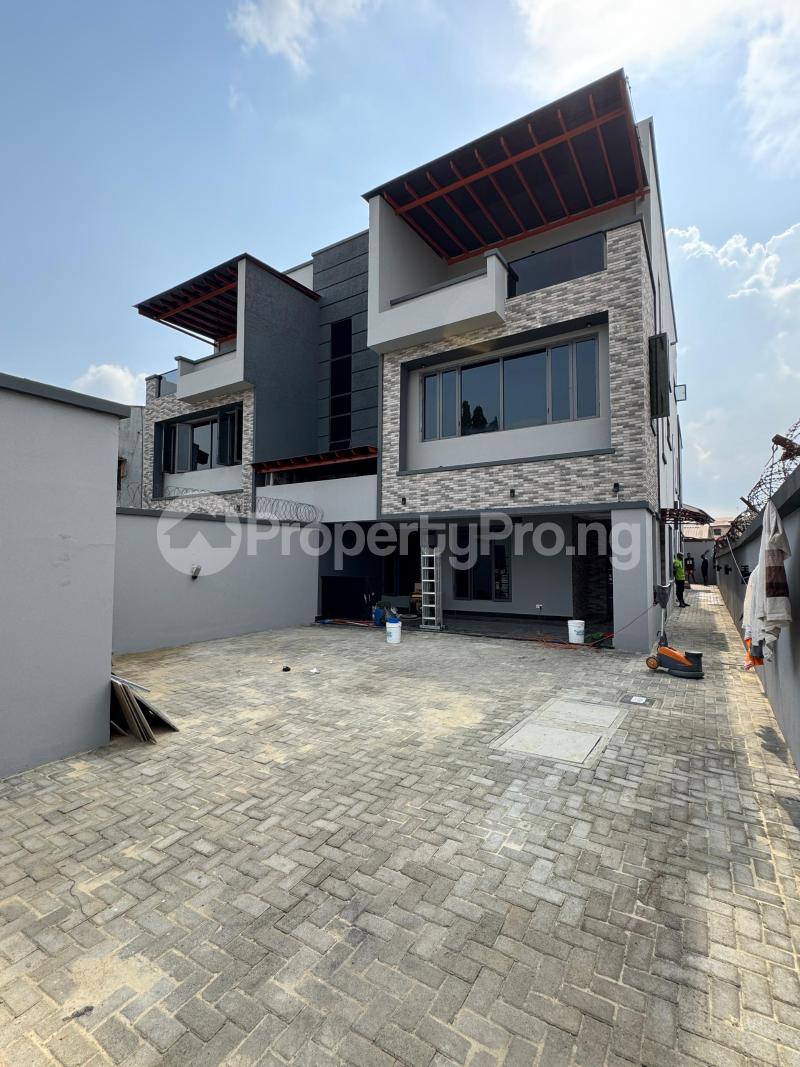 5 bedroom House for sale Gbagada Lagos