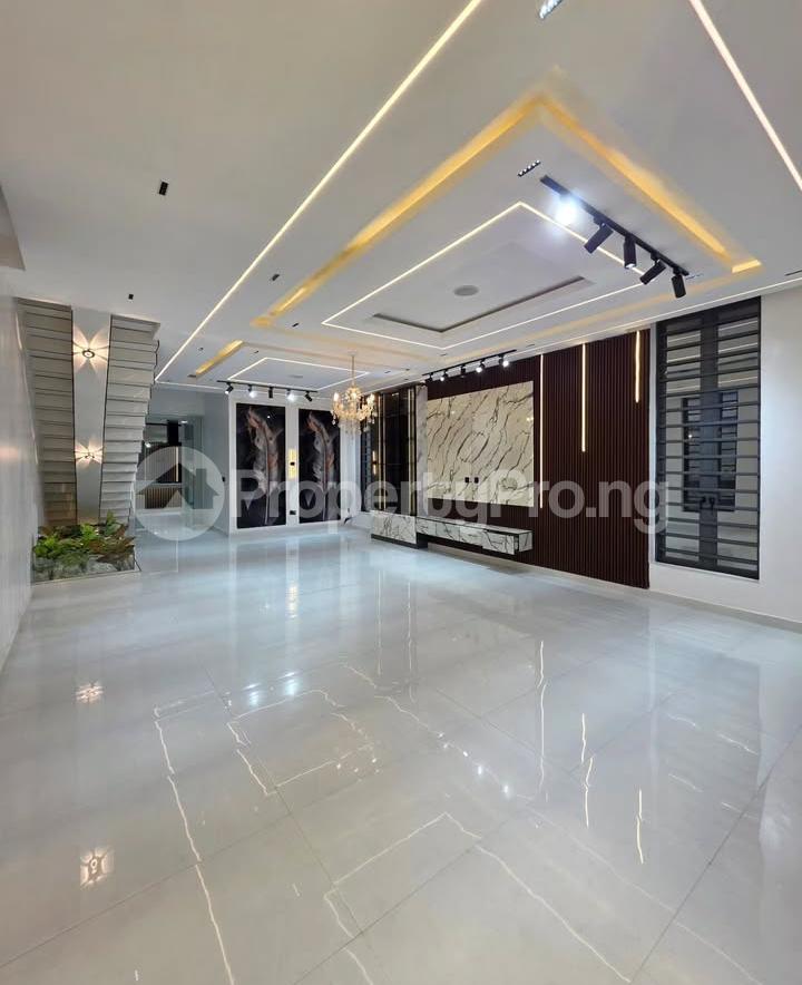 5 bedroom House for sale 1 Min Drive From Ajah Bridge, Ado Ajah Lagos