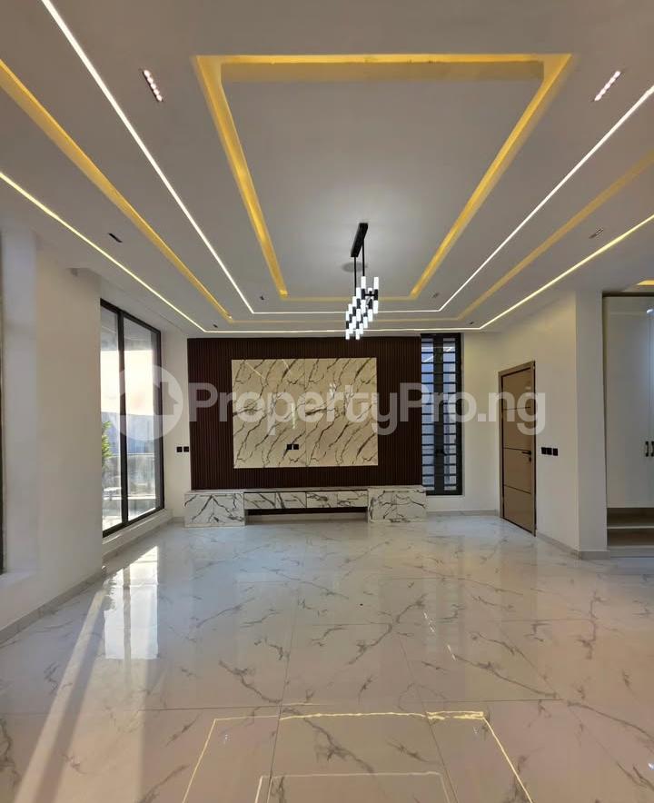 5 bedroom House for sale 1 Min Drive From Ajah Bridge, Ado Ajah Lagos