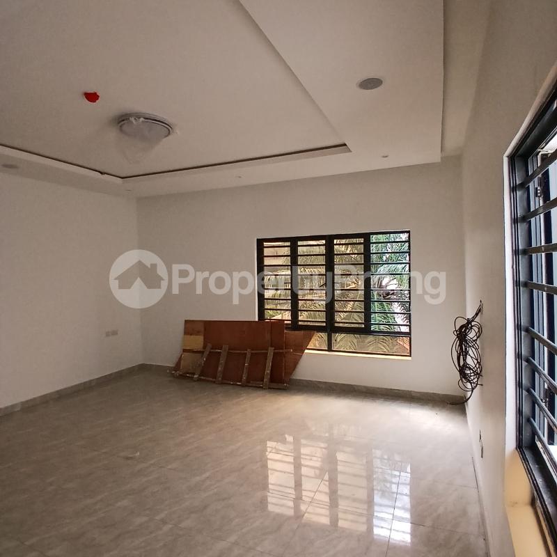 5 bedroom House for sale Owukori Crescent, Alaka Estate Surulere Lagos