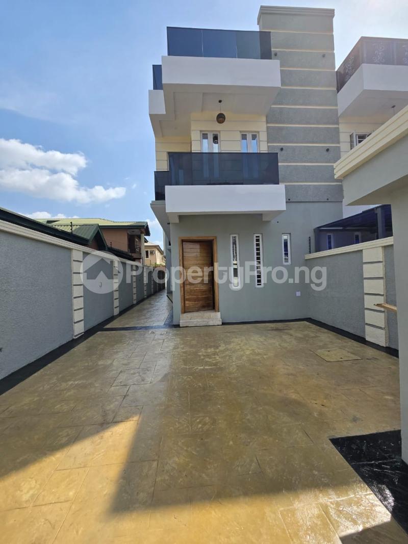 5 bedroom House for sale Ogunye Zone Magodo GRA Phase 2 Kosofe/Ikosi Lagos