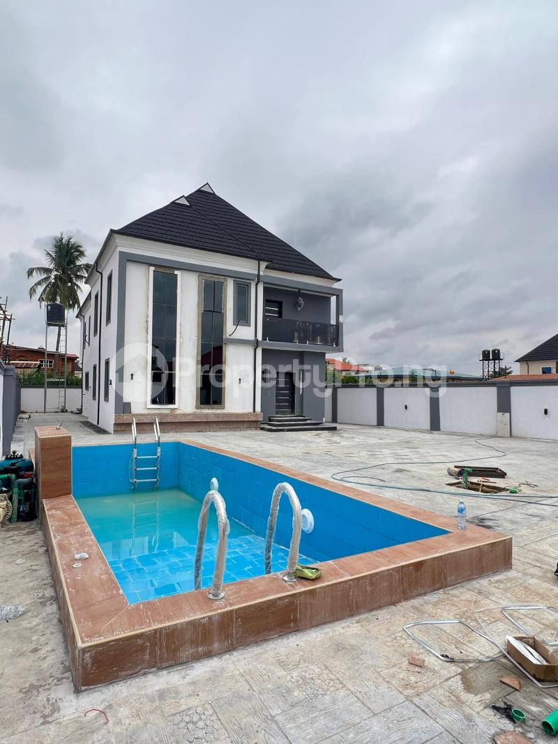 6 bedroom House for sale Olapade Agoro, Oluyole Estate Ibadan Oyo