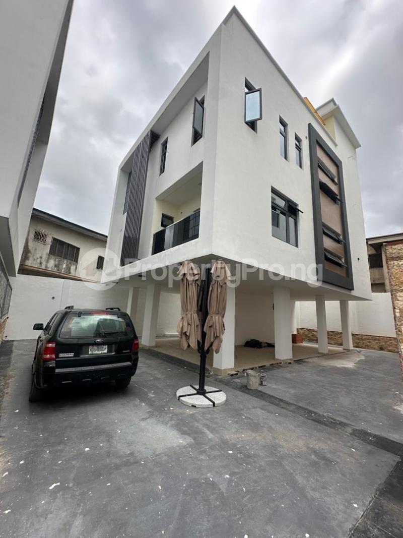 5 bedroom House for rent Maryland Lagos