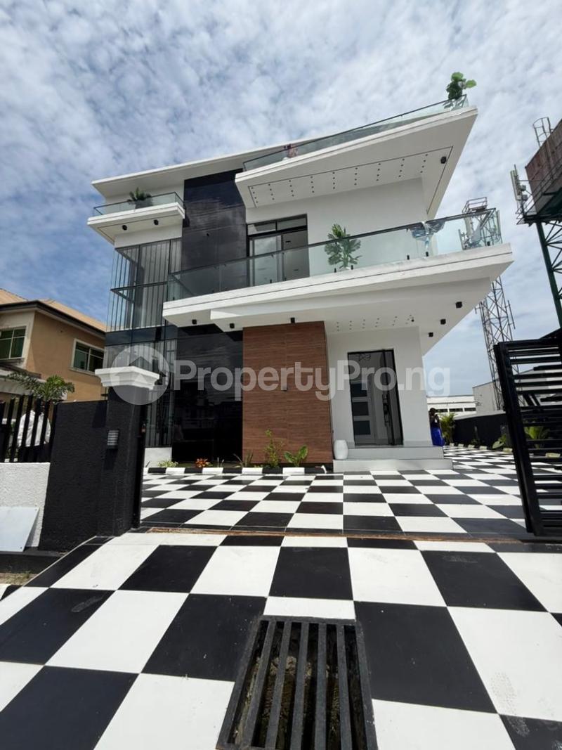 5 bedroom House for sale Monastery Road Ologolo Lekki Lagos