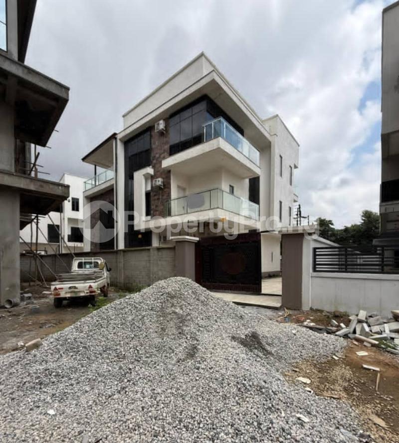6 bedroom House for sale Gaduwa Abuja