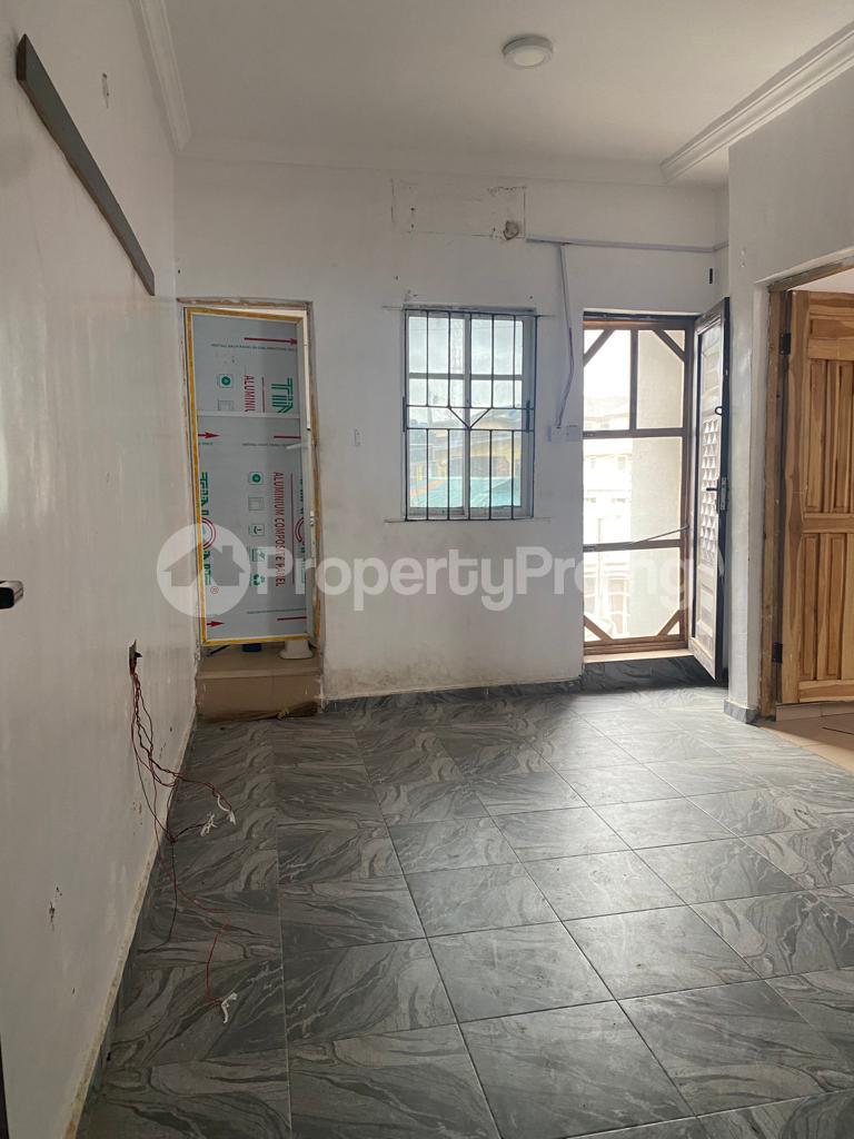 1 bedroom Flat / Apartment for rent Onipanu Shomolu Lagos