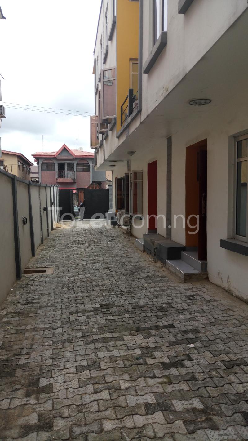 4 bedroom House for sale Close To Sweet Sensation. Alagomeji Yaba Lagos