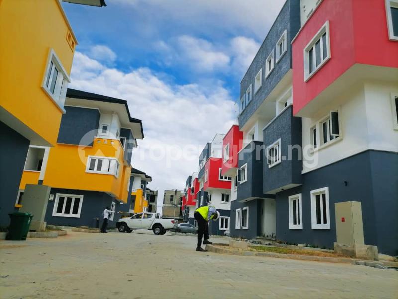 3 bedroom House for rent Behind Enyo Fuel Station, Ikate Lekki Lagos